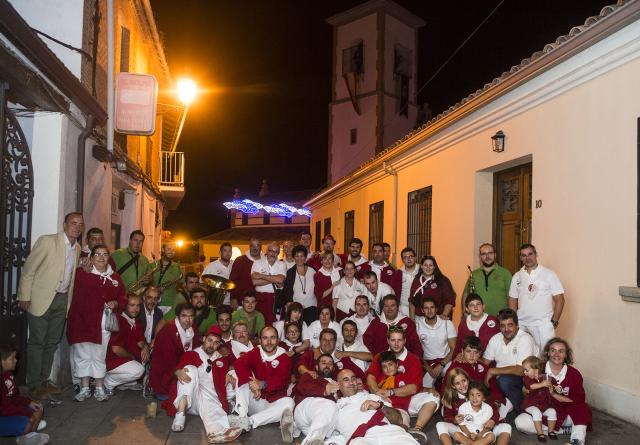 Los pozueleros despidieron las fiestas con la tradicional ofrenda de velas a la Virgen