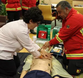 Pozuelo es ya un municipio “cardioprotegido” con la instalación de nuevos desfibriladores en las dependencias municipales