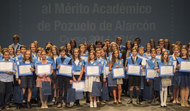 El Ayuntamiento de Pozuelo reconoce el esfuerzo y talento de los mejores estudiantes que terminan la Primaria y la Secundaria