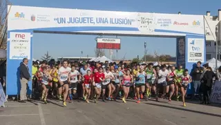 Más de 1.200 personas han participado esta mañana en la carrera “Un juguete, una ilusión” celebrada en Pozuelo