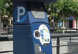 El servicio de estacionamiento regulado de Pozuelo de Alarcón se puede pagar ya a través del teléfono móvil