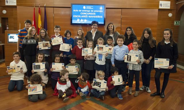 Pérez Quislant entrega los premios del concurso escolar de belenes, árboles y felicitaciones de Navidad