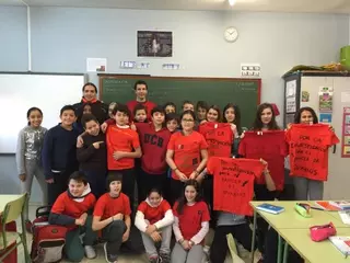 Alumnos del Pinar Prados de Torrejón recaudan fondos para la investigación del cáncer de su profesora