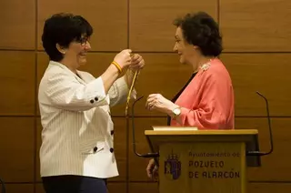 Elena Méndez-Leite toma posesión de su acta como concejal del Ayuntamiento de Pozuelo