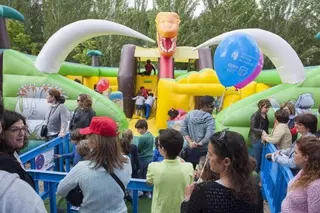 Pozuelo de Alarcón celebró su Día del Niño con juegos, talleres y actividades en el Parque Prados de Torrejón