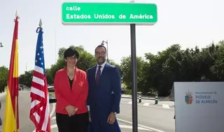 Pozuelo de Alarcón bautiza una de sus calles con el nombre ‘Estados Unidos de América’