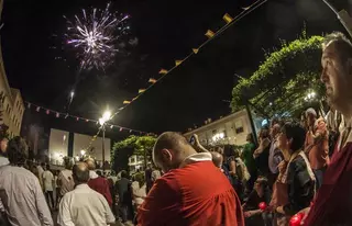 Pozuelo de Alarcón despidió sus fiestas patronales con música, una espectacular traca y la ofrenda de velas a la Virgen