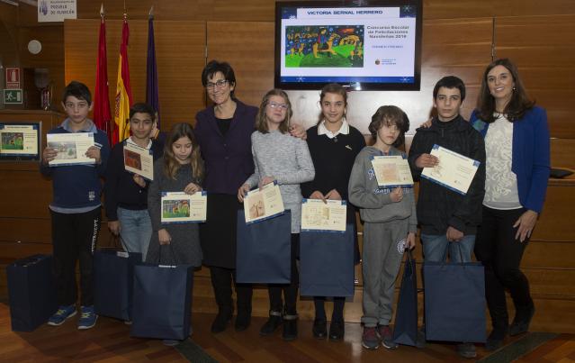 El Ayuntamiento entrega los premios de los Concursos Escolares Navideños de Belenes, Árboles y Felicitaciones