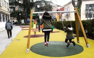 Los vecinos de La Fuentecilla en Pozuelo estrenan parque infantil