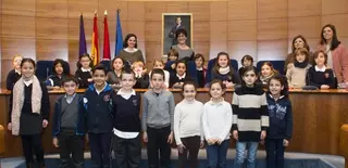 Cerca de 300 escolares de Pozuelo conocen la labor del Consistorio gracias al programa “Visita tu Ayuntamiento”