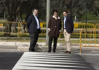 El Ayuntamiento sustituirá los actuales badenes por “lomos de asno” que permitirán reducir la velocidad de manera más suave