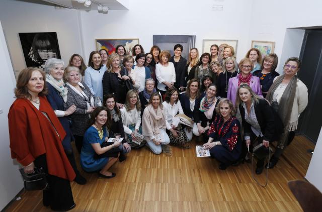 Cerca de medio centenar de artistas locales exponen sus obras en el Centro Cultural Padre Vallet