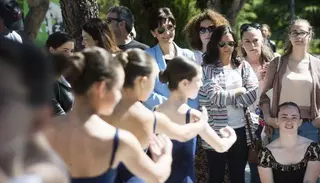 Un centenar de alumnos de escuelas de danza de Pozuelo protagonizan una actuación conjunta en la Avenida de Europa