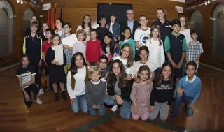 El Ayuntamiento entrega los premios de los concursos de educación y seguridad vial a los escolares de Pozuelo de Alarcón