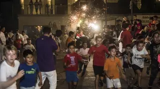 Pozuelo de Alarcón despidió sus fiestas patronales con música, toros y la ofrenda de velas a la Virgen