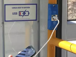 Metro Ligero Oeste completa la instalación de cargadores USB en toda su flota de vehículos