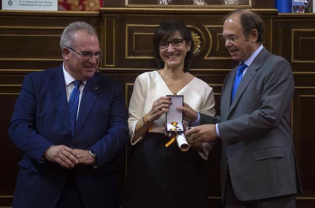 Susana Pérez Quislant, galardonada con la Cruz de la Dignidad que concede la AVT
