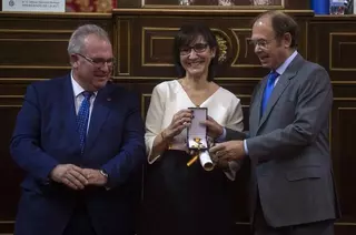 Susana Pérez Quislant, galardonada con la Cruz de la Dignidad que concede la AVT