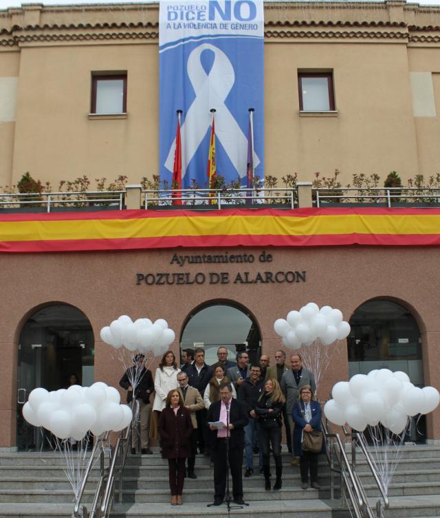 Pozuelo pone de manifiesto su rechazo a la violencia de género y apoyo a las víctimas con un minuto de silencio
