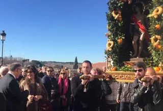 La alcaldesa de Pozuelo participa en la misa y procesión celebrada en honor a San Sebastián