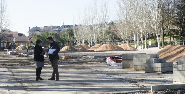En marcha las obras de la nueva zona deportiva y de ocio en la explanada del antiguo mercadillo