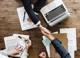 El paro vuelve a bajar en marzo y registra un descenso del 9% durante el último año
