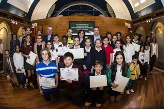 El Ayuntamiento  premia a los escolares de la ciudad por sus trabajos sobre educación y seguridad vial