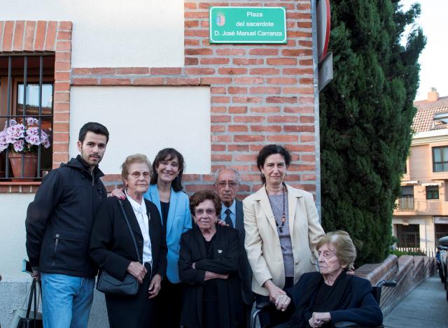 Pozuelo dedica al párroco D. José Manuel Carranza la plaza junto a la iglesia a la que dedicó casi medio siglo de su vida