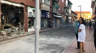 Comienzan los trabajos de apuntalamiento del edificio afectado por la explosión en un restaurante del Barrio de la Estación
