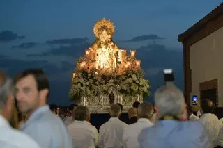 Pozuelo  rinde honores a su Patrona  con la Solemne Procesión por el centro de la ciudad