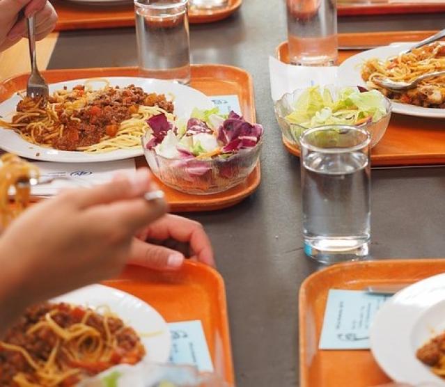 Comienza el plazo para solicitar las ayudas de comedor para alumnos de colegios públicos y concertados