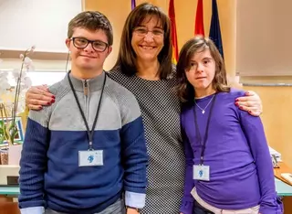 Tres alumnos con discapacidad de la Fundación Gil Gayarre realizan sus prácticas laborales en el Ayuntamiento