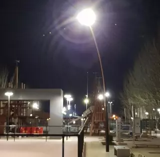 Vecinos de la zona del Camino de las Huertas se quejan de la excesiva iluminación