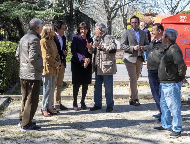 Los mayores aficionados a la petanca cuentan con cuatro pistas para su práctica en Pozuelo