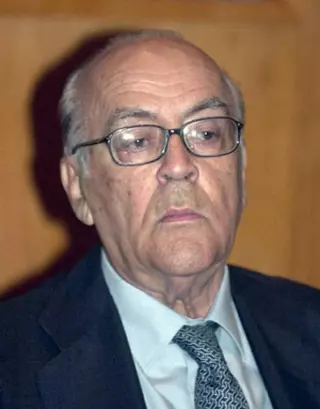El Ayuntamiento decreta tres días de luto oficial por el fallecimiento de Leopoldo Calvo Sotelo