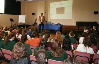 Cerca de medio centenar de estudiantes de Pozuelo participan en el VII Torneo Intermunicipal de Debate Escolar