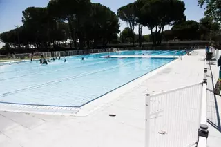 La piscina de verano del polideportivo Carlos Ruiz abre su temporada de baño el próximo sábado 15 de junio