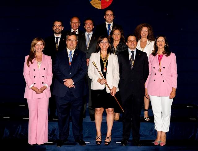 La alcaldesa de Pozuelo  firma el Decreto de concejalías del nuevo Equipo de Gobierno