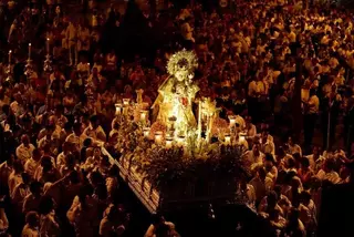 Pozuelo de Alarcón rindió honores a su Patrona con la Solemne Procesión por el centro de la ciudad