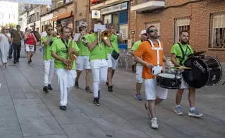 La primera cata de vinos solidaria, actuaciones musicales e infantiles y el encierro tradicional, centran la programación de hoy