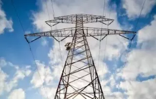 La electricidad de las dependencias municipales y el alumbrado público de Pozuelo provendrá al 100% de las energías renovables