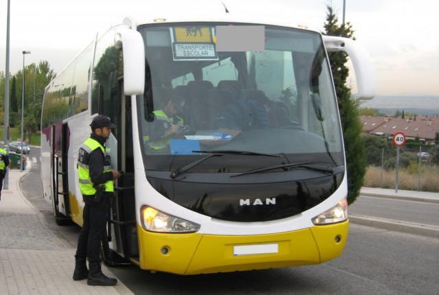 La Policía Municipal de Pozuelo realizará más de un centenar de inspecciones de transporte escolar durante este mes