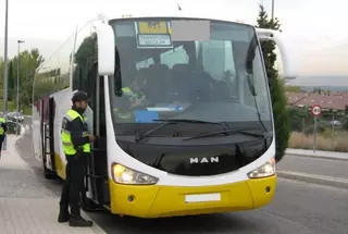 La Policía Municipal de Pozuelo realizará más de un centenar de inspecciones de transporte escolar durante este mes