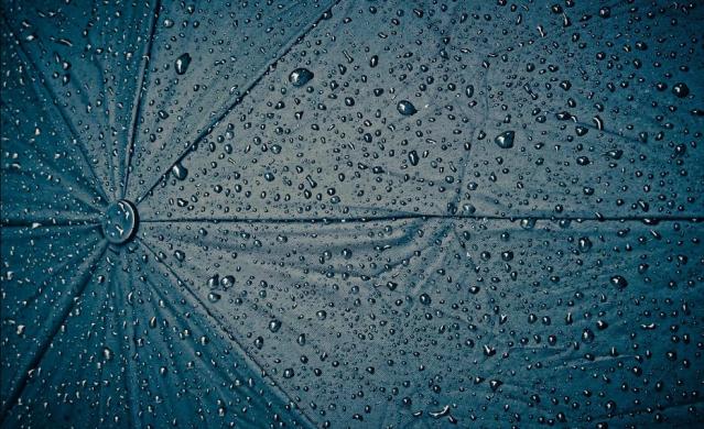 Lluvias débiles y chubascos dispersos durante el día de hoy