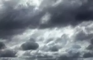 Cielo nuboso con lluvias débiles durante el fin de semana