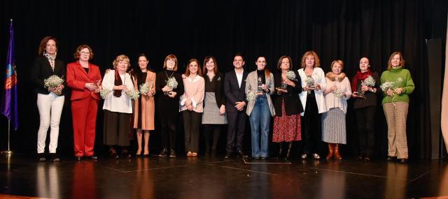 El Ayuntamiento rinde homenaje a todos los profesores de Pozuelo y a los que se jubilan este curso