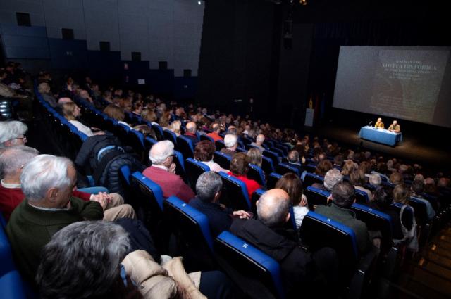 La alcaldesa entrega el “I Premio de Novela Histórica de Pozuelo de Alarcón” al escritor José Zoilo por su obra “El alano”