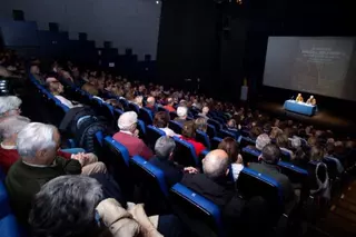 La alcaldesa entrega el “I Premio de Novela Histórica de Pozuelo de Alarcón” al escritor José Zoilo por su obra “El alano”