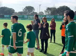 El Ayuntamiento se suma al gesto solidario del Club de Fútbol Pozuelo y la Fundación Iker Casillas en apoyo a los niños con cáncer