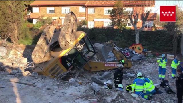 Herido un trabajador en Pozuelo tras volcar la retroexcavadora que conducía